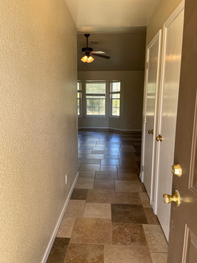 Building Photo - 9395 Sprucewood