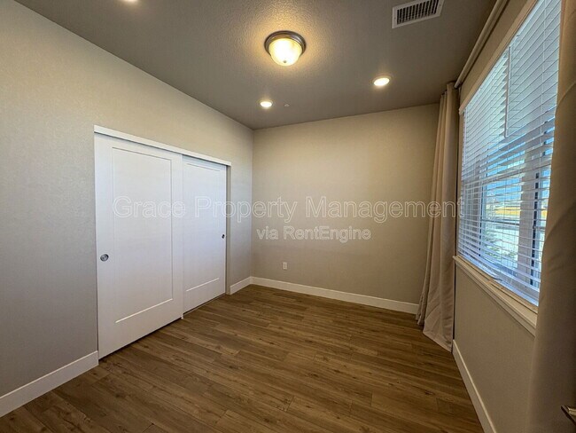 Foto del edificio - 1585 W 68th Ave