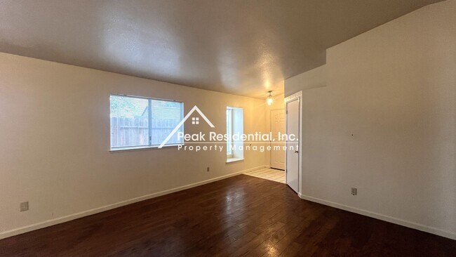 Foto del edificio - Very Nice 3bd/2ba House with 3 Car Gar nea...