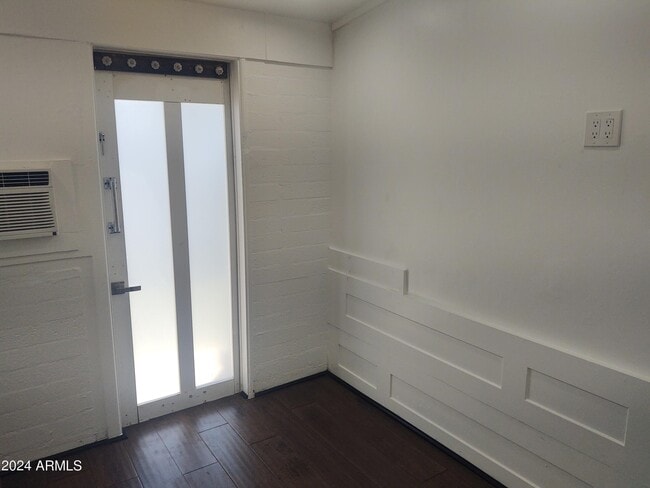 Building Photo - 1625 E Pinchot Ave