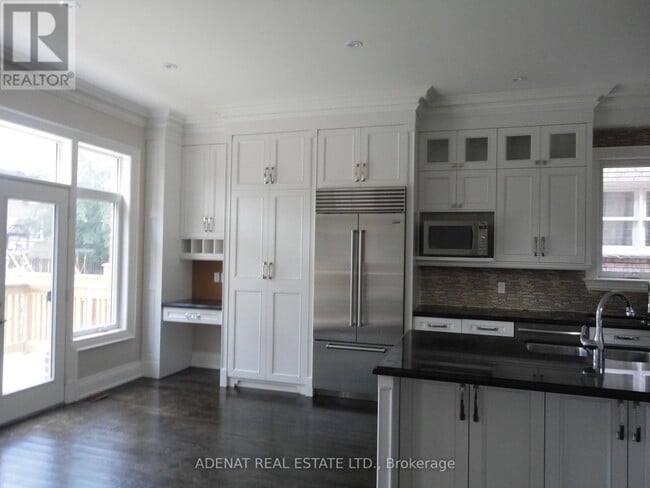 Building Photo - 622 Coldstream Ave