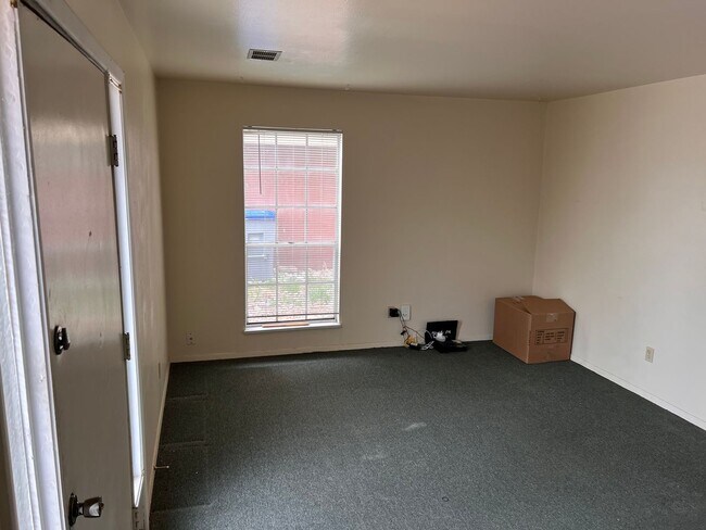 Foto del edificio - 1303 S Coffman St
