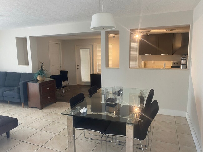 Foto del edificio - 907 Fruitland Ave