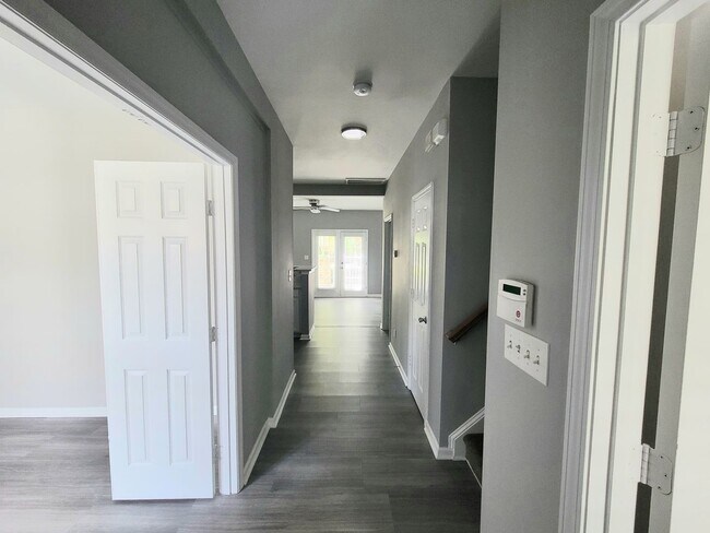 Foto del edificio - Ballantyne Beauty for Lease!