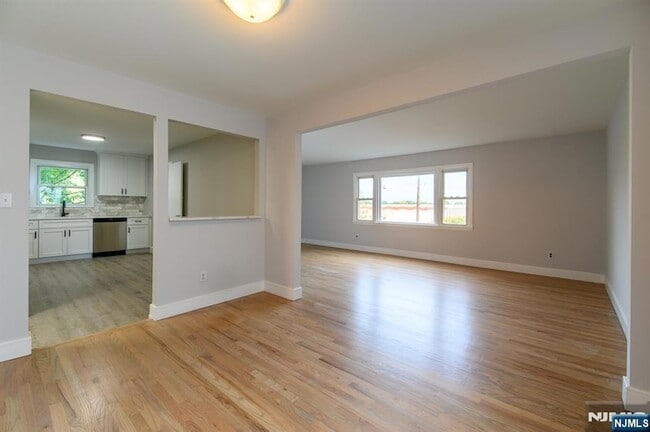 Photo - 90 Bank St House