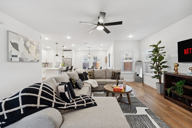 Photo - 3122 Chihuahua Ave House