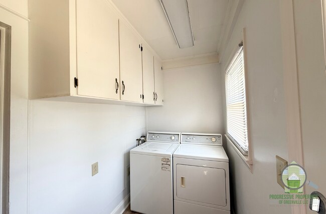 Foto del edificio - 121A White Oak Dr