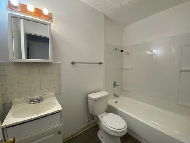 Foto del edificio - 847-849 E Northern Ave