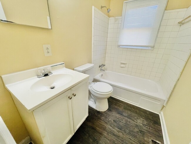 Building Photo - 4519 Wildwood Ave