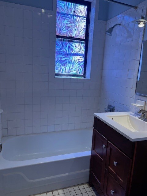 Primary Photo - 6601 Broadway