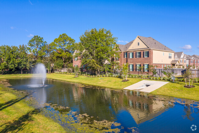 Building Photo - Mirror Lake Townhomes