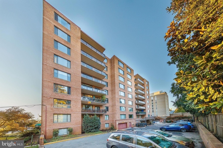Primary Photo - 3315 Wisconsin Ave NW