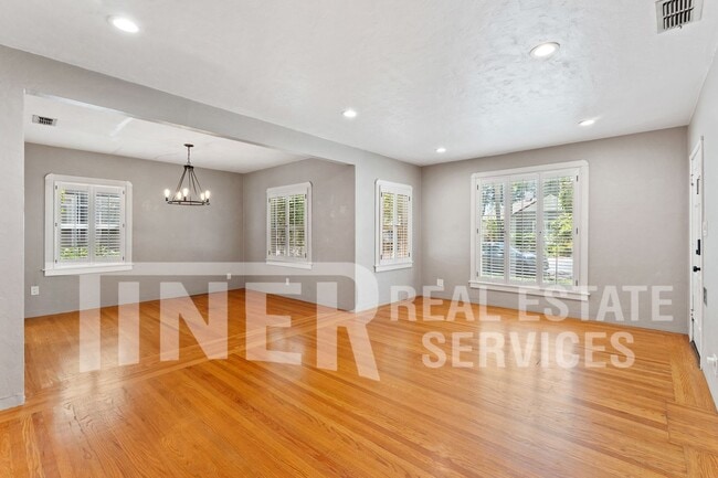 Photo - 1067 Perkins Way House
