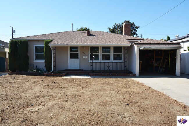 Building Photo - 1925 N Pass Ave