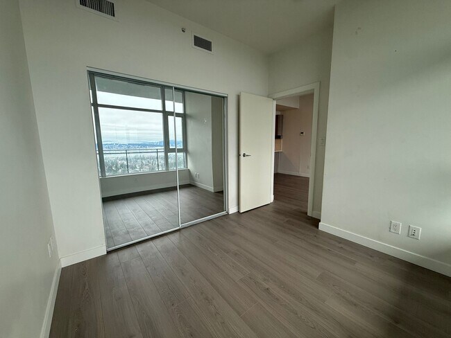 Photo du bâtiment - 13308-13308 Central Ave