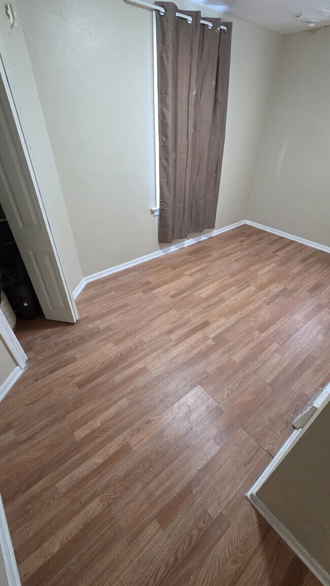 Foto del edificio - "2-Bed Duplex (Unit #4) AVAIL NOW "