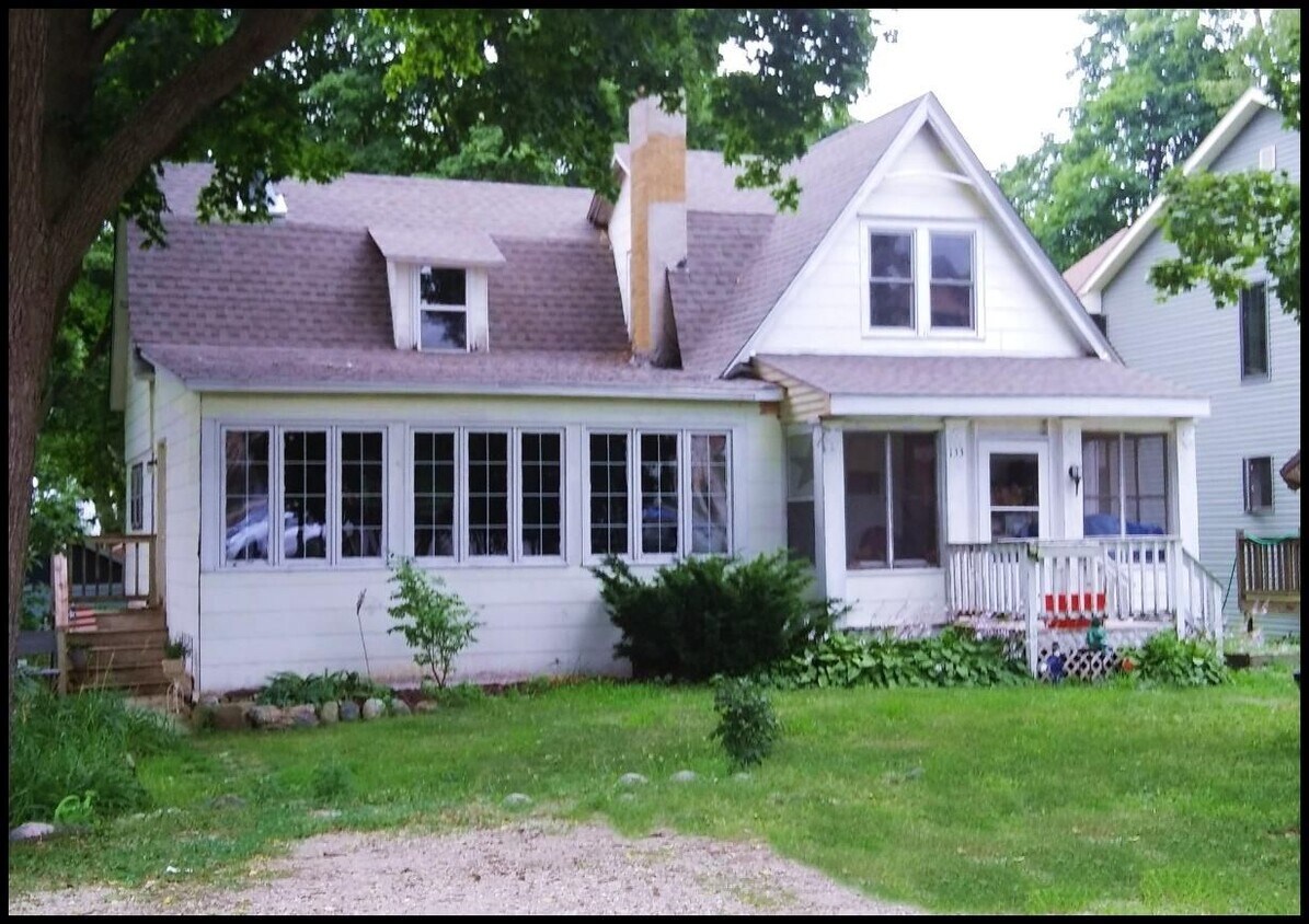 133 Clover St, Williams Bay, WI 53191 House Rental in Williams Bay