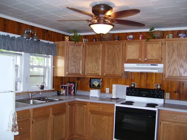 Building Photo - Cute 2 bedroom-Centennial School District
