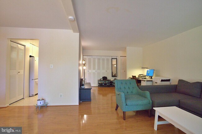 Building Photo - 4416 Island Pl