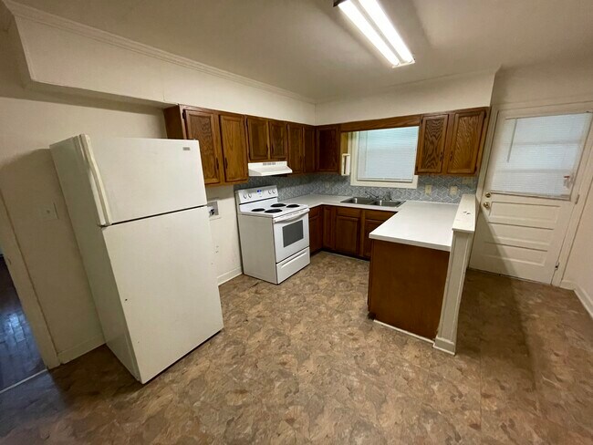 Kitchen - 334 E 10th St