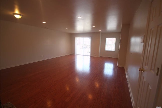 Building Photo - 317-17 Endeavor Pl