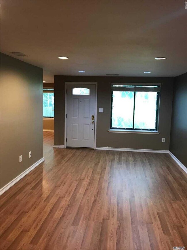 Building Photo - 146 Skyline Dr