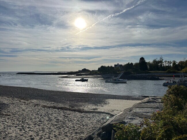 Foto del edificio - 2BR WINTER RENTAL, Fully Furnished– Heat Included, Near Downtown Kennebunkport