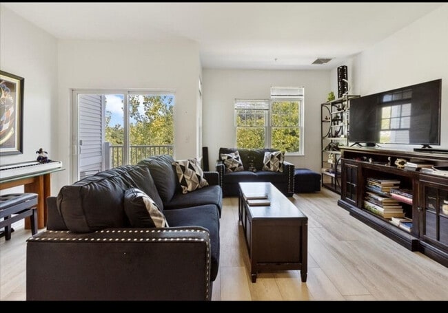 Foto del edificio - 614 Pond St