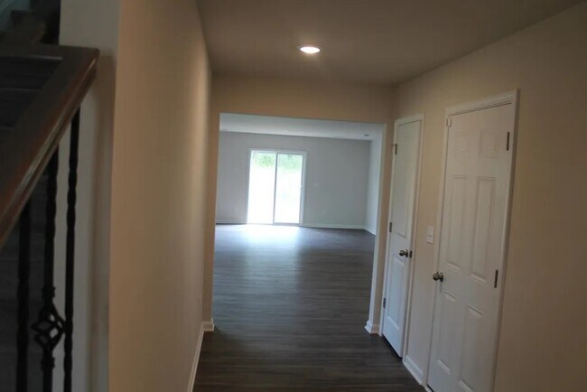 Foto del edificio - 1537 Woodhouse Dr