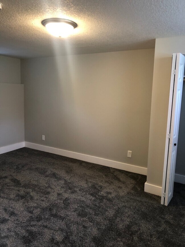 Foto del edificio - Single Family Home - River Views - Updated Finishes!