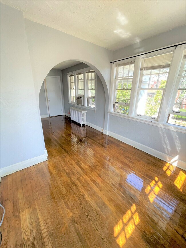 Foto del edificio - 6532 Wilkins Ave