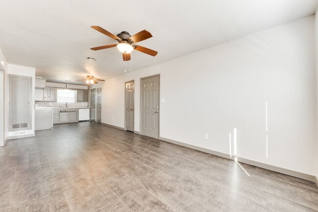 Building Photo - 14013 N Everest Ave