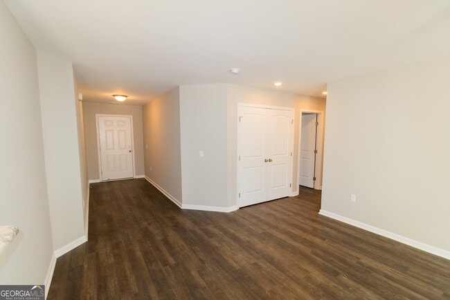 Building Photo - 208 Evans Ter