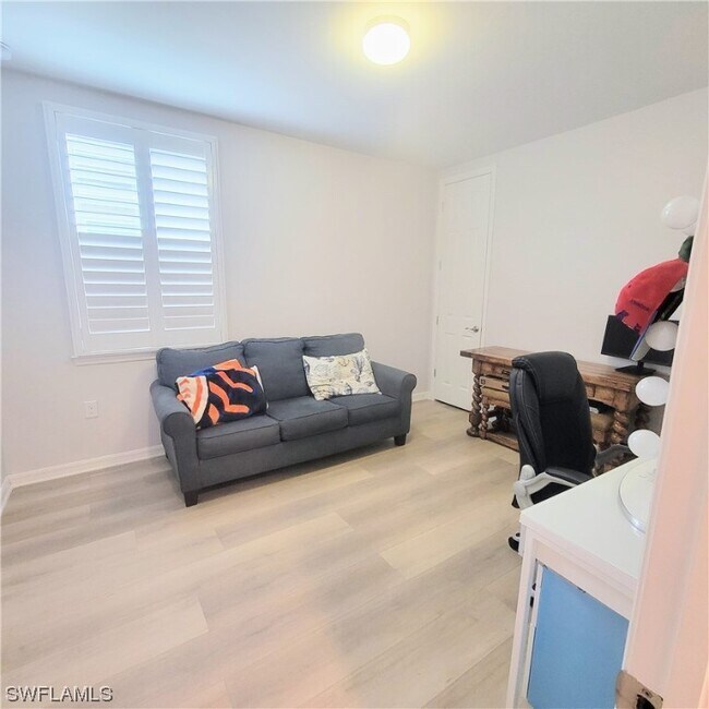 Building Photo - 14927 Edgewater Cir