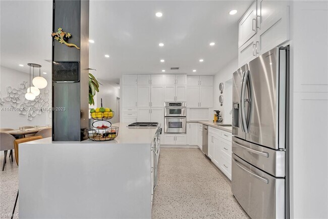 Building Photo - 3 br, 3 bath House - 8205 SW 63rd Pl