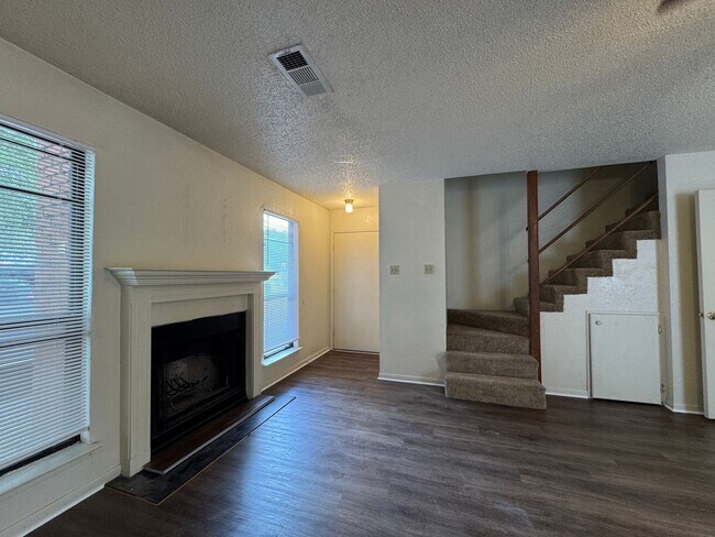 Foto del edificio - 3407 Victoria Cir