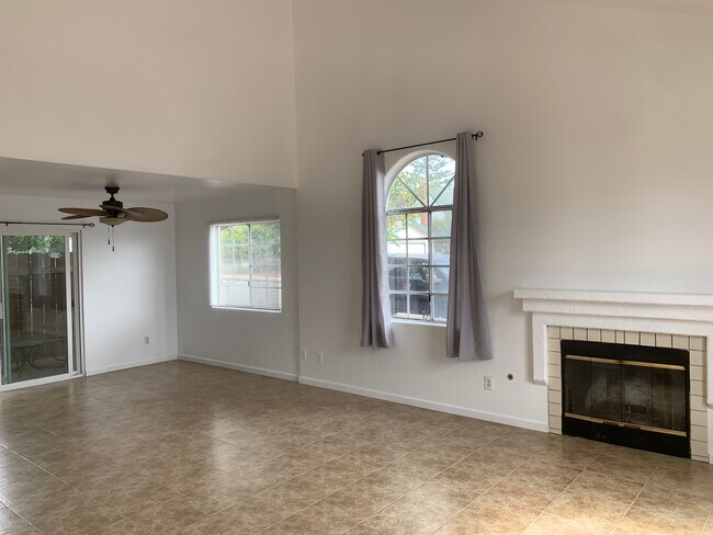 Living/Dining Room - 980 Cypress Ave