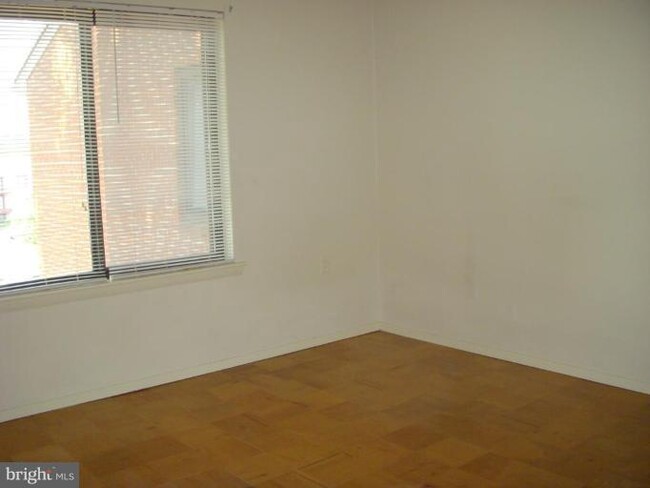 Building Photo - 125F Clubhouse Dr SW