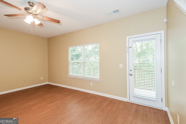Building Photo - 526 Hill Crest Cir