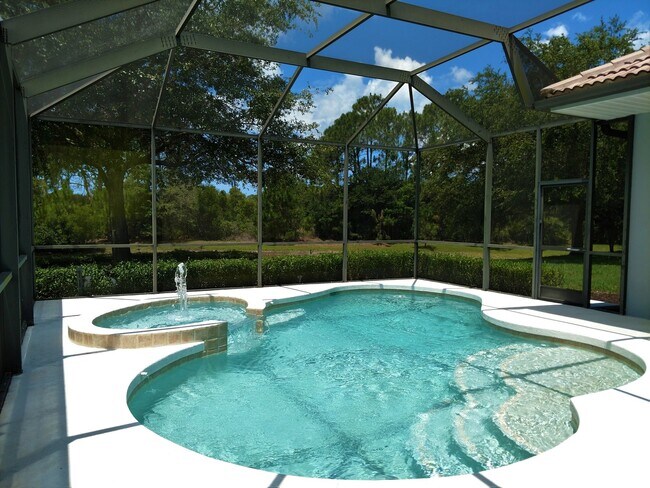 Foto del edificio - Annual Rental: Luxurious 4 Bedroom 3 bath POOL home in Woodlands of Rivendell! Just Blocks form P...