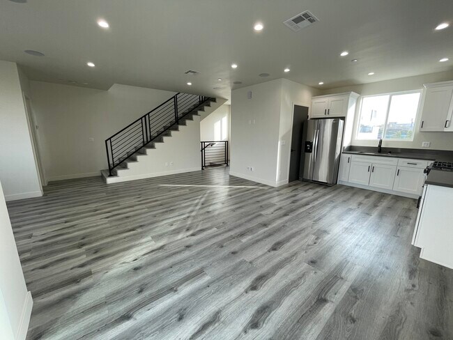 Building Photo - 7222 Amigo Ave