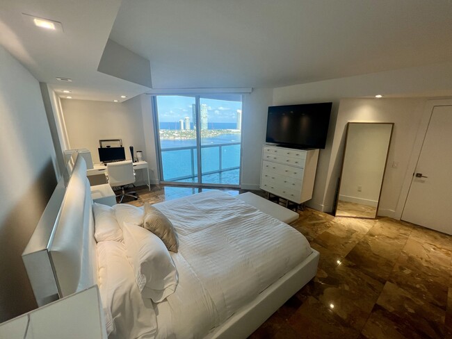 Foto del edificio - 3370 Hidden Bay Dr