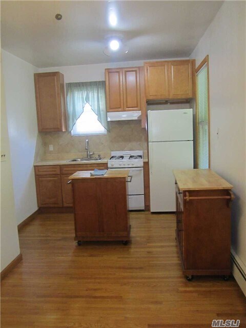 Building Photo - 75-19-75-65 65th Dr