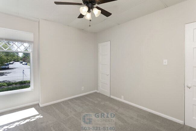 Building Photo - Charming 3 Bedroom Craftsman Home Availabl...