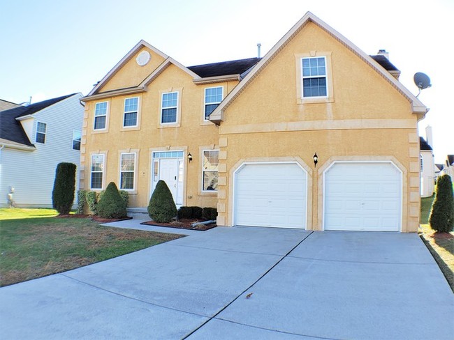 Building Photo - Beautiful single family home