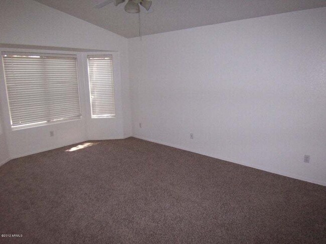 Building Photo - Gilbert 3/2 W/2 car garage