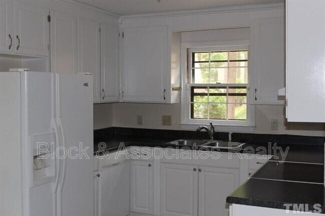Foto del edificio - 118 Bonnell Ct