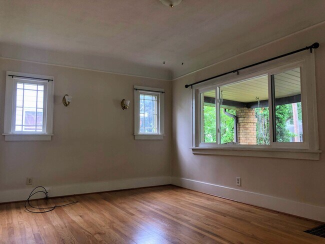 Foto del edificio - 224 Garfield Ave NW