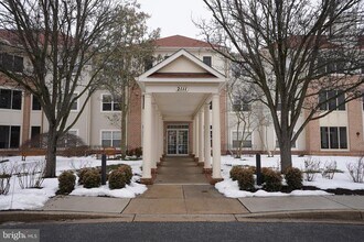 Building Photo - 2111 Ganton Green
