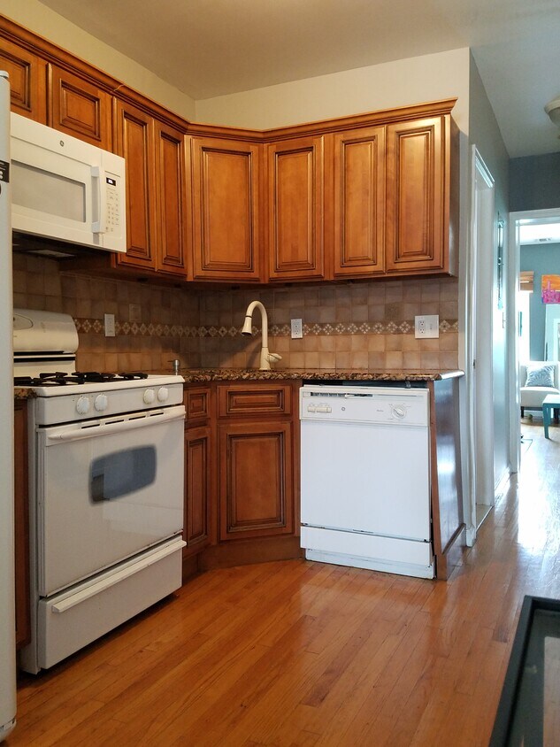 85 Sherman Ave Unit 3R, Jersey City, NJ 07307 Condo for Rent in